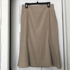 New women skirt. Never wore. Stylish.